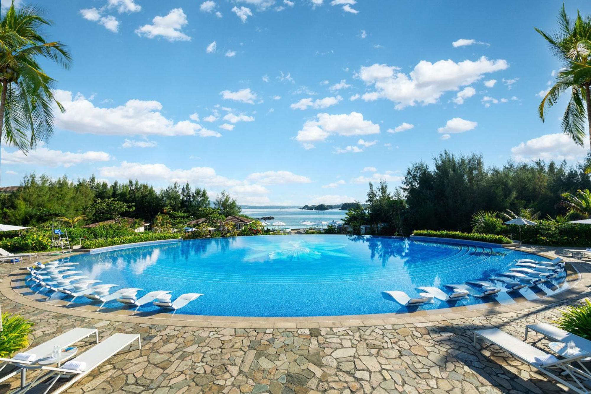 Halekulani Okinawa Hotel Онна Екстериор снимка