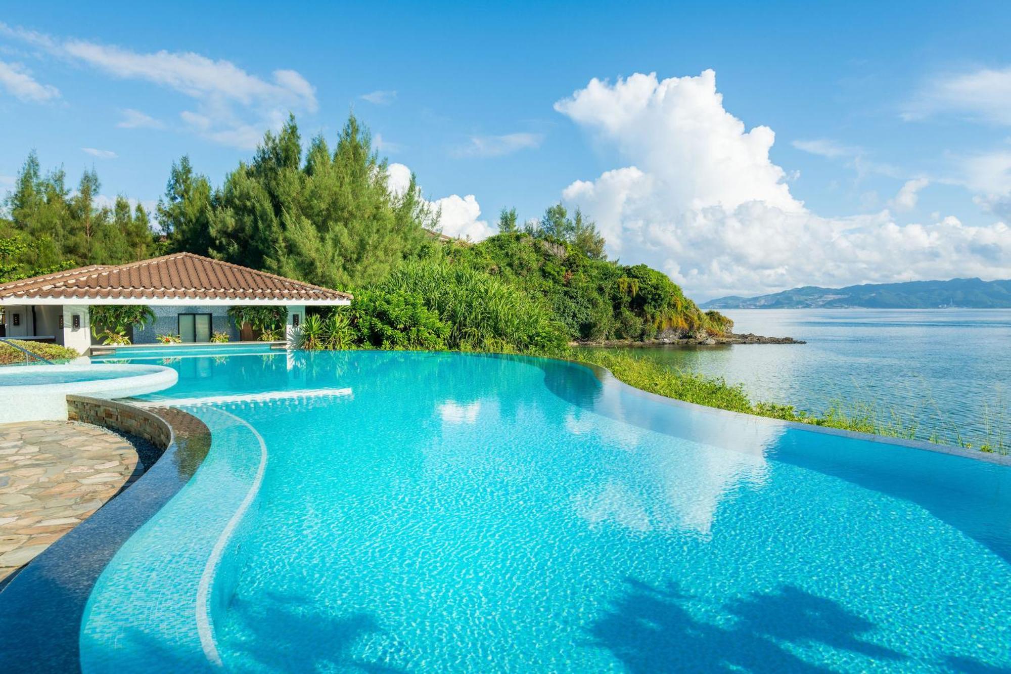 Halekulani Okinawa Hotel Онна Екстериор снимка