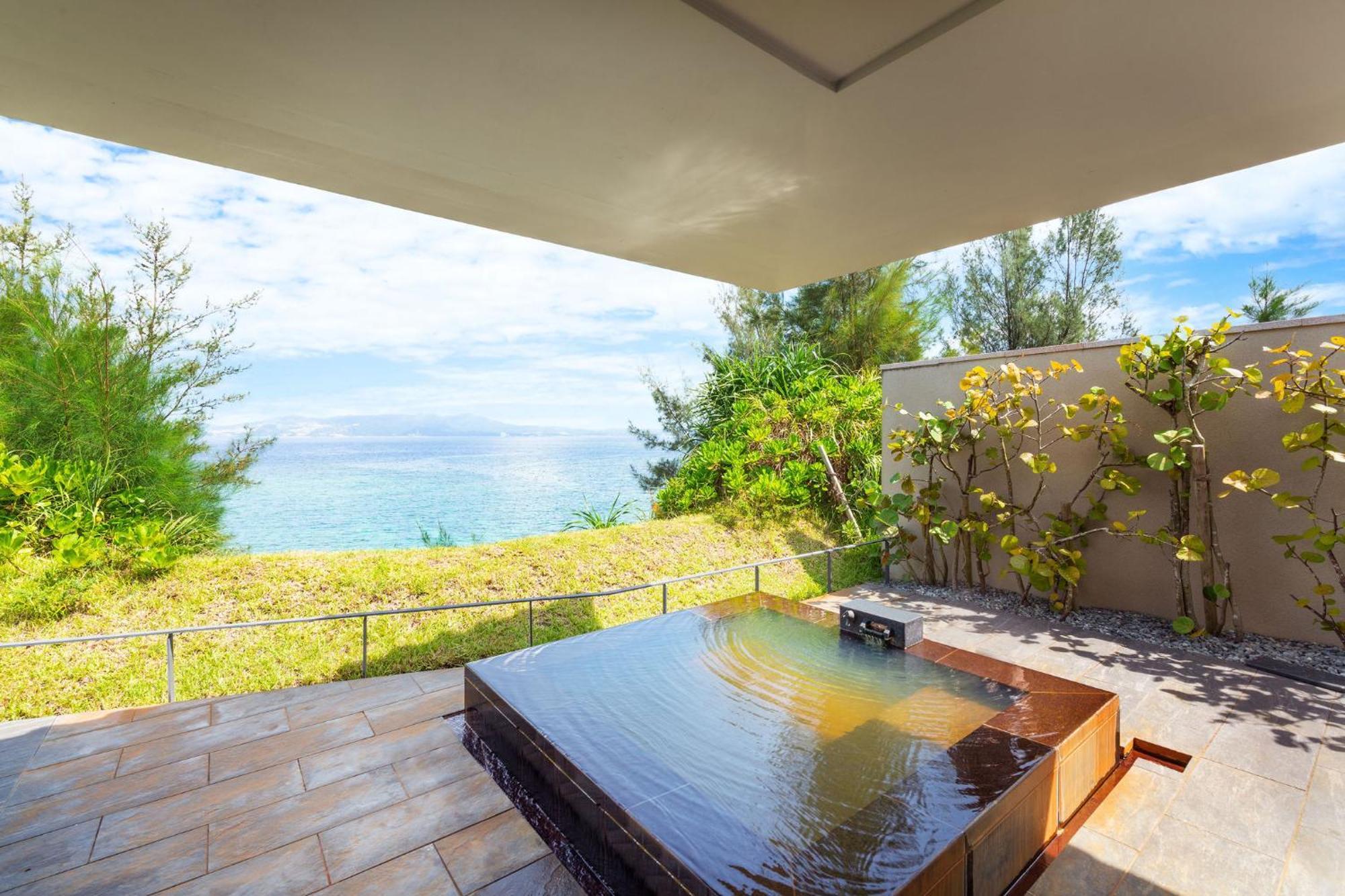 Halekulani Okinawa Hotel Онна Екстериор снимка